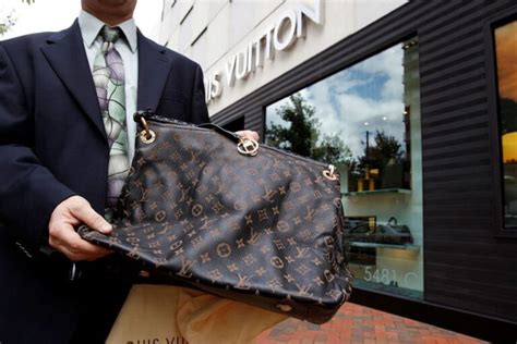 louis vuitton sell fake bags